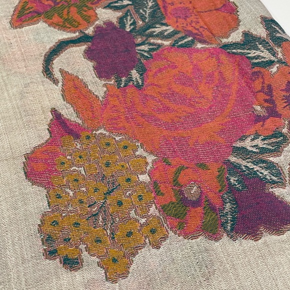 Pashmina Shawl with Kani Border ( large size ) - Picture 5 of 10